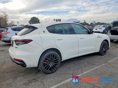 Trzecie zdjęcie samochodu z tyłu: 2023 MASERATI LEVANTE MODENA VIN:ZN661YUM2PX411502 - miniatura