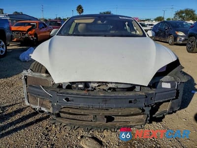 Piąte zdjęcie samochodu w środku: 2014 TESLA MODEL S VIN:5YJSA1H11EFP57345 - miniatura