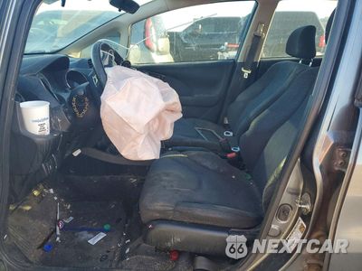 Zdjęcie 7 z 13 samochodu: 2013 HONDA FIT SPORT VIN:JHMGE8H56DC001462 - miniatura