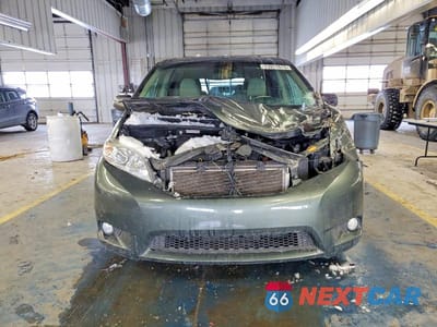Piąte zdjęcie samochodu w środku: 2014 TOYOTA SIENNA XLE VIN:5TDYK3DC1ES433088 - miniatura