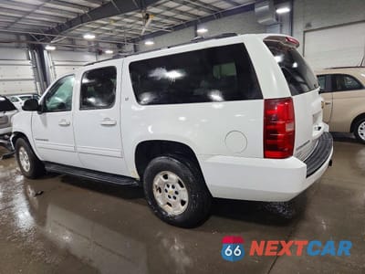Drugie zdjęcie samochodu z przodu: 2011 CHEVROLET SUBURBAN K1500 LT VIN:1GNSKJE36BR105093 - miniatura