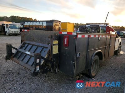 Trzecie zdjęcie samochodu z tyłu: 2018 FORD F350 SUPER DUTY UTILITY / SERVICE TRUCK VIN:1FDRF3GT2JEB85434 - miniatura