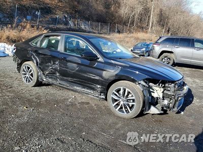 Czwarte zdjęcie samochodu z boku: 2025 VOLKSWAGEN JETTA SE VIN:3VW7X7BU3SM060905 - miniatura