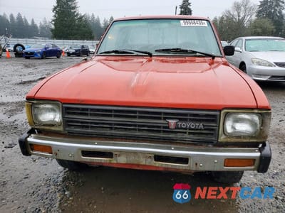 Piąte zdjęcie samochodu w środku: 1983 TOYOTA PICKUP 1/2 TON RN44 VIN:JT4RN44D6D1152278 - miniatura