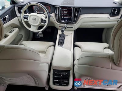 Zdjęcie 8 z 12 samochodu: 2021 VOLVO XC60 VIN:YV4102DL3M1727960 - miniatura