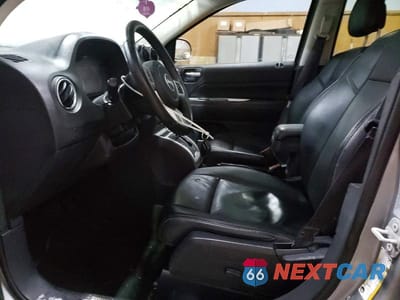 Zdjęcie 7 z 12 samochodu: 2016 JEEP COMPASS LATITUDE VIN:1C4NJCEA5GD807090 - miniatura