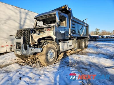 Drugie zdjęcie samochodu z przodu: 2022 VOLVO VHD DUMP TRUCK VIN:4V5KC9EH0NN601762 - miniatura