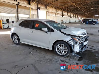 Czwarte zdjęcie samochodu z boku: 2019 TOYOTA COROLLA HATCHBACK SE VIN:JTNK4RBE8K3019287 - miniatura