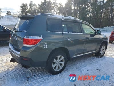 Trzecie zdjęcie samochodu z tyłu: 2012 TOYOTA HIGHLANDER VIN:5TDBK3EH4CS145451 - miniatura
