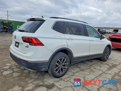 Trzecie zdjęcie samochodu z tyłu: 2018 VOLKSWAGEN TIGUAN SE VIN:3VV2B7AX9JM191263 - miniatura
