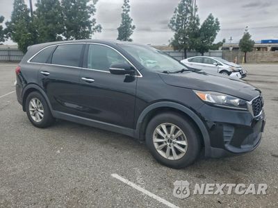 Czwarte zdjęcie samochodu z boku: 2019 KIA SORENTO L VIN:5XYPG4A31KG507223 - miniatura