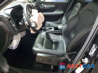 Zdjęcie 7 z 14 samochodu: 2025 VOLVO XC40 CORE VIN:YV4L12UJ2S2607465 - miniatura