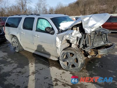 Czwarte zdjęcie samochodu z boku: 2014 CHEVROLET SUBURBAN K1500 LT VIN:1GNSKJE71ER136470 - miniatura