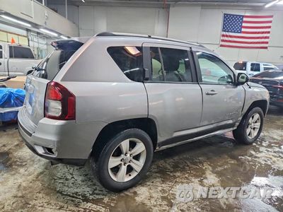 Trzecie zdjęcie samochodu z tyłu: 2016 JEEP COMPASS SPORT VIN:1C4NJDBB2GD519935 - miniatura
