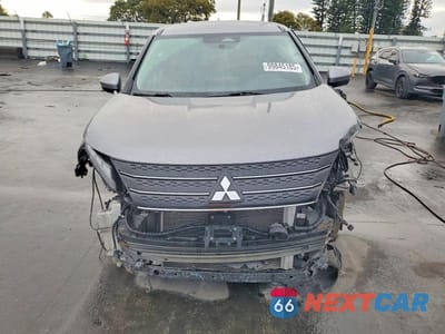 Piąte zdjęcie samochodu w środku: 2022 MITSUBISHI OUTLANDER SE VIN:JA4J3UA84NZ024158 - miniatura