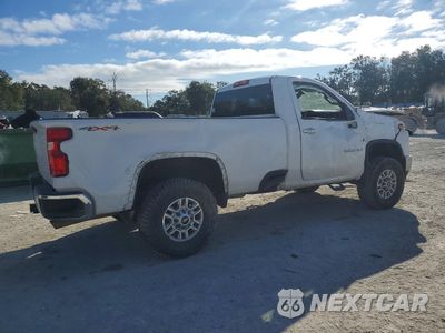Trzecie zdjęcie samochodu z tyłu: 2022 CHEVROLET SILVERADO K2500 HEAVY DUTY LT VIN:1GC3YNE79NF232903 - miniatura