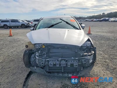 Piąte zdjęcie samochodu w środku: 2018 FORD FOCUS SE VIN:1FADP3K27JL318975 - miniatura