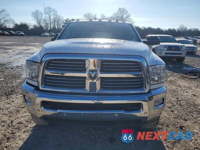 Piąte zdjęcie samochodu w środku: 2017 RAM 2500 SLT VIN:3C6UR5ML9HG569579 - miniatura