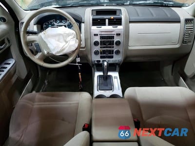 Zdjęcie 8 z 12 samochodu: 2010 MERCURY MARINER VIN:4M2CN8B73AKJ27655 - miniatura