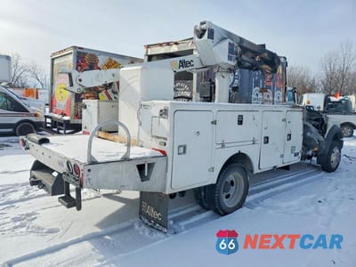 Trzecie zdjęcie samochodu z tyłu: 2017 FORD F550 SUPER DUTY UTILITY / SERVICE TRUCK VIN:1FDUF5GT2HED18662 - miniatura