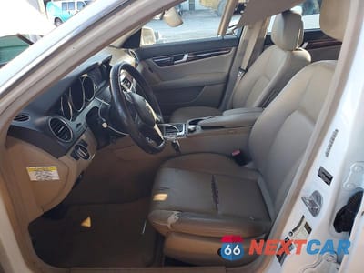 Zdjęcie 7 z 12 samochodu: 2013 MERCEDES-BENZ C 250 VIN:WDDGF4HB2DA780034 - miniatura