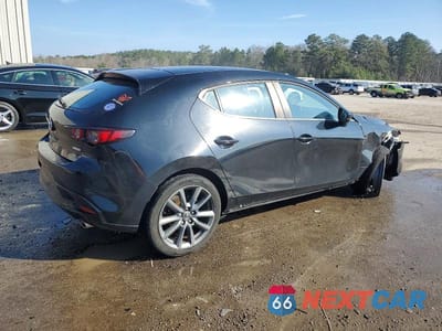Trzecie zdjęcie samochodu z tyłu: 2021 MAZDA 3 SELECT VIN:JM1BPAKLXM1336949 - miniatura