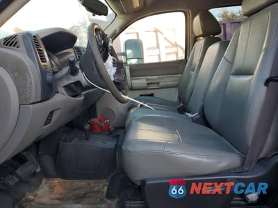 Zdjęcie 7 z 13 samochodu: 2009 CHEVROLET SILVERADO TRUCK CAB AND CHASSIS VIN:1GBJK73619F121173 - miniatura