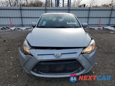 Piąte zdjęcie samochodu w środku: 2019 TOYOTA YARIS VIN:3MYDLBYV0KY522884 - miniatura