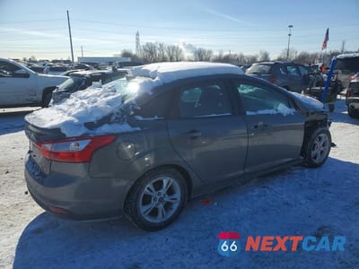 Trzecie zdjęcie samochodu z tyłu: 2014 FORD FOCUS SE VIN:1FADP3F25EL193619 - miniatura