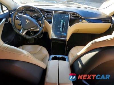 Zdjęcie 8 z 11 samochodu: 2014 TESLA MODEL S VIN:5YJSA1S18EFP50997 - miniatura