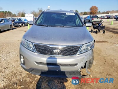 Piąte zdjęcie samochodu w środku: 2015 KIA SORENTO LX VIN:5XYKTCA62FG566264 - miniatura