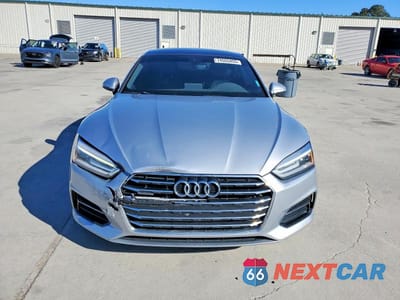 Piąte zdjęcie samochodu w środku: 2018 AUDI A5 PREMIUM VIN:WAUANCF51JA103009 - miniatura