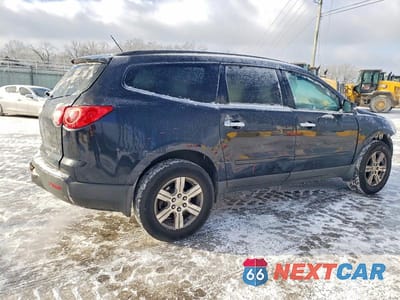 Trzecie zdjęcie samochodu z tyłu: 2011 CHEVROLET TRAVERSE LT VIN:1GNKRGED0BJ168356 - miniatura