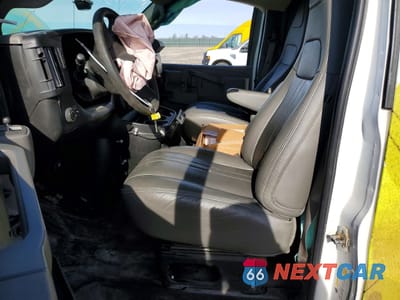 Zdjęcie 7 z 13 samochodu: 2021 CHEVROLET EXPRESS G2500 REFRIGERATED DELIVERY VAN VIN:1GCWGBFP2M1238583 - miniatura