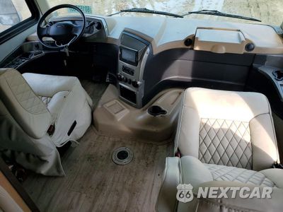 Piąte zdjęcie samochodu w środku: 2018 FORD F53 VIN:1F66F5DY8J0A22628 - miniatura