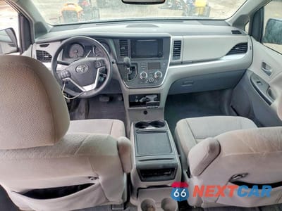 Zdjęcie 8 z 12 samochodu: 2017 TOYOTA SIENNA LE VIN:5TDKZ3DC8HS776292 - miniatura