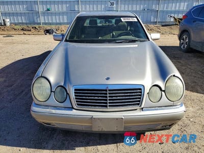 Piąte zdjęcie samochodu w środku: 1996 MERCEDES-BENZ E 320 VIN:WDBJF55FXTJ010822 - miniatura