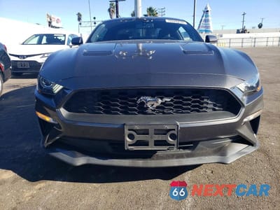 Piąte zdjęcie samochodu w środku: 2020 FORD MUSTANG VIN:1FA6P8TH8L5114394 - miniatura