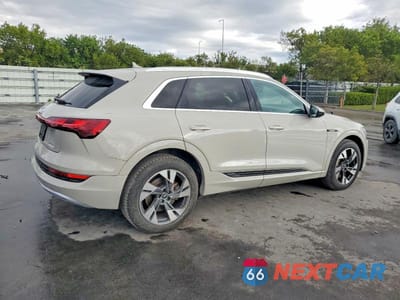 Trzecie zdjęcie samochodu z tyłu: 2022 AUDI E-TRON PREMIUM VIN:WA1AAAGE5NB005421 - miniatura