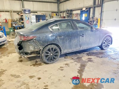 Trzecie zdjęcie samochodu z tyłu: 2021 MAZDA 3 PREMIUM VIN:JM1BPBDY6M1333545 - miniatura