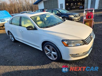 Czwarte zdjęcie samochodu z boku: 2015 VOLKSWAGEN PASSAT SE VIN:1VWBT7A35FC049474 - miniatura
