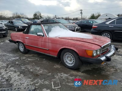 Czwarte zdjęcie samochodu z boku: 1985 MERCEDES-BENZ 380 SL VIN:WDBBA45C6FA035241 - miniatura