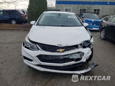 Piąte zdjęcie samochodu w środku: 2017 CHEVROLET CRUZE LS VIN:1G1BC5SM4H7207015 - miniatura