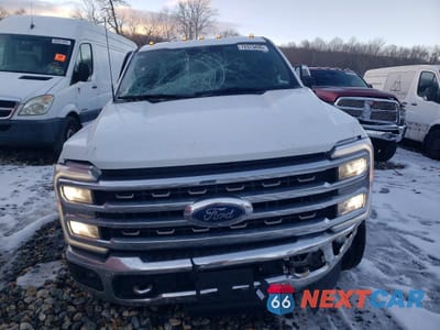 Piąte zdjęcie samochodu w środku: 2024 FORD F350 SUPER DUTY VIN:1FT8W3BN4RED23320 - miniatura