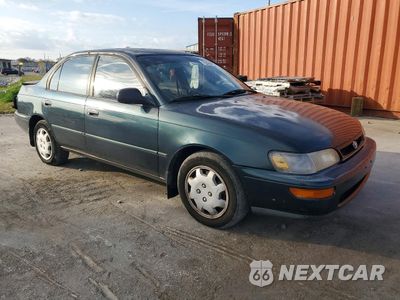 Czwarte zdjęcie samochodu z boku: 1997 TOYOTA COROLLA DX VIN:1NXBB02E0VZ558387 - miniatura