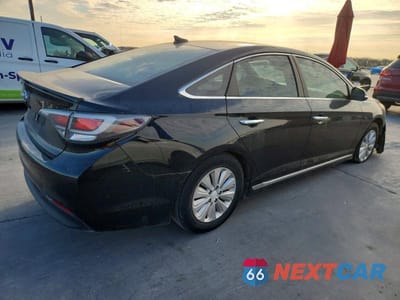 Trzecie zdjęcie samochodu z tyłu: 2017 HYUNDAI SONATA HYBRID VIN:KMHE24L10HA046828 - miniatura