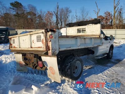 Trzecie zdjęcie samochodu z tyłu: 2002 FORD F450 SUPER DUTY DUMP TRUCK VIN:1FDXF46F22EA18341 - miniatura