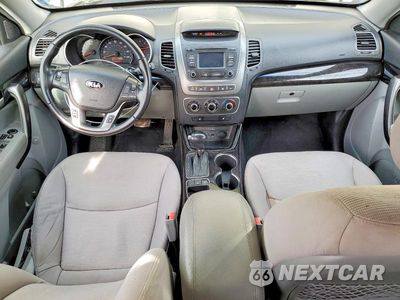 Zdjęcie 8 z 14 samochodu: 2015 KIA SORENTO LX VIN:5XYKTDA68FG558787 - miniatura