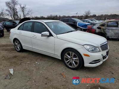 Czwarte zdjęcie samochodu z boku: 2012 MERCEDES-BENZ C 300 4MATIC VIN:WDDGF8BB2CA633114 - miniatura