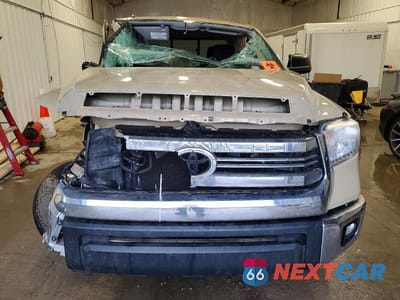 Piąte zdjęcie samochodu w środku: 2017 TOYOTA TUNDRA DOUBLE CAB SR VIN:5TFUY5F19HX604589 - miniatura